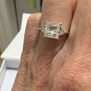 Princess cut diamond engagement ring